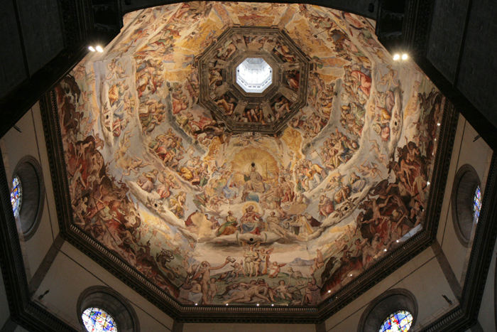 Kuppelfreskoen i Duomo Santa Maria del Fiore i Firenze forestiller ”Dommedag”. Den er påbegyndt af Giorgio Vasari, og efter hans død i 1574 færdiggjort af Federico Zuccari.  
