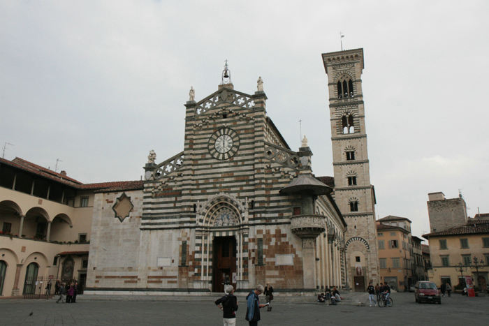 Vi besøgte også Prato, der ligger mellem Pistoia og Firenze. Her et billede af katedralen set fra Piazza Duomo. De havde flotte freskomalerier inde i kirken – foto forbudt.  