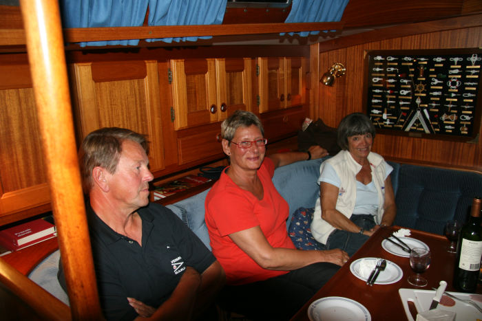 I St. Peter Port havde vi besøg af besætningen fra S/Y Espresso fra Vedbæk: Torben, Anne og Annemette. Vi havde en rigtig hyggelig aften/nat.