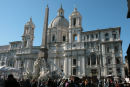 Piazza Navona med Sant Agnese in Agone Kirken og foran De fire Floders Fontæne med obelisken fra Circus Maxentius. 