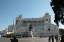Piazza Venezia med Monumento Nazionale a Vittorio Emanuele II, et kæmpe monument i hvid marmor. Det blev rejst for at fejre Italiens forening under kong Vittorio Emanuele II. 