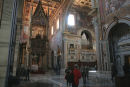 Parti fra det indre af San Giovanni in Laterano med pavealteret, som kun paven må holde messe fra. Det meste var forgyldt.   