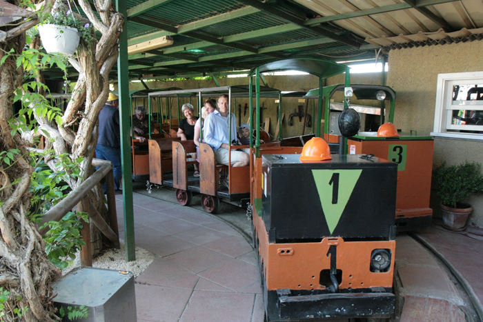 I Porto Azzurro på Elba er der et lille minemuseum – ”La Piccola Miniera”. Man bliver kørt rundt med et lille tog i minegangene, dog kun ca. 250 m. 