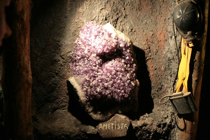 I det lille minemuseum i Porto Azzurro var der udstillet nogle af de mange mineraler, der findes i Elba’s undergrund. Her er det nogle flotte ametyster. 