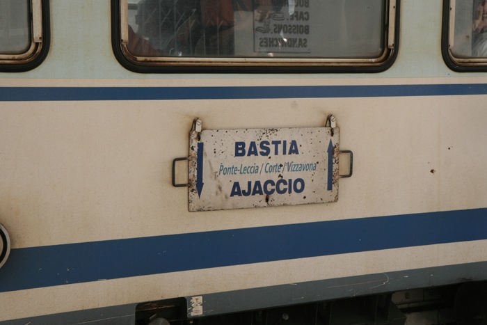 Vi tog det gamle tog fra Ajaccio til Corte inde midt på øen. Det var en rigtig flot tur op over bjergpas og gennem bjergslugter.   