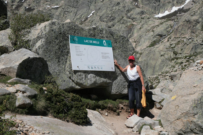 Efter 1 time og 20 min. nåede vi vort mål – Lavu di Melu. Her står skipperinden i 1711 meters højde.
