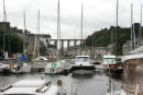 Næste stop syd på blev Morlaix, en anden havn, hvor indsejlingen tørrer helt ud. Her havnen inden for slusen med den høje jernbanebro i baggrunden. 