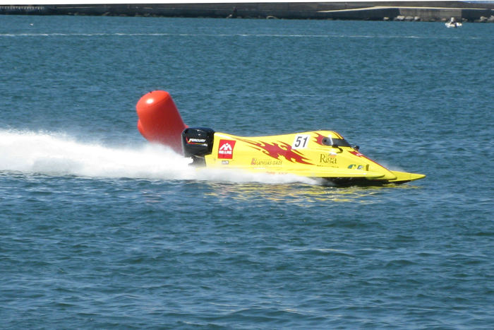 Mens vi lå i Cagliari, blev der afholdt race med speedbåde - sikke en larm! Det meste af havnebassinet var afspærret af politiet.