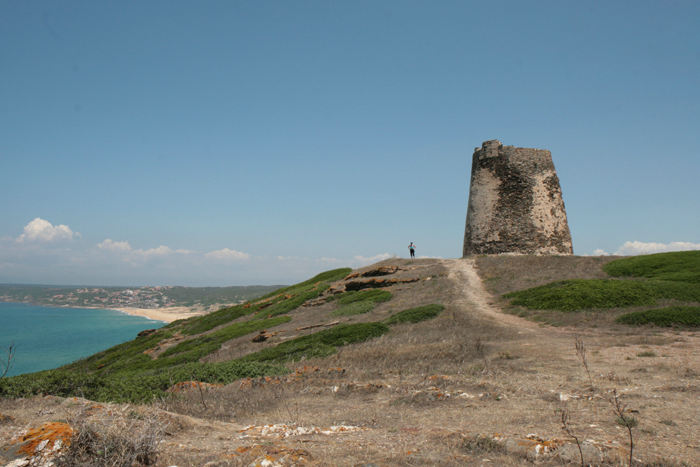 Torre di Flumentorgiu på kysten syd for Oristano, lige syd for de store Piscinas sandklitter. 