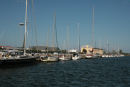 Olbia. Der er flere muligheder for havneplads i Olbia. En af dem er den gratis Molo B. Brin. Det var en høj granitmole, hvor det var meget svært at komme i land - og lidt uroligt.