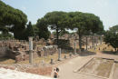 Ostia Antica er mange gange større end Forum Romanum og meget mere velbevaret. Byen dækker et meget stort område.