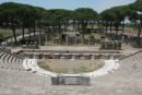 Teateret i Ostia Antica. Et kæmpestort teater opført i den sædvanlige romerske stil.