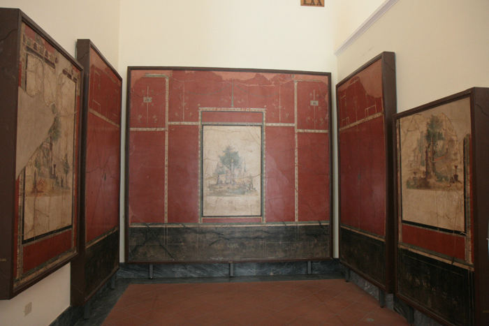 På Museo Archeologico Nazionale i Napoli opbevarer man de originale vægmalerier fra udgravningerne af Herculanum og Pompeji.