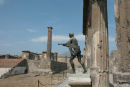 Apollontemplet i Pompeji med statuen af Apollon. 