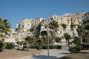 Nede fra havnen i Tropea fører en lang trappe (ca. 200 trin) op til den gamle bydel. Det viste sig at være en rigtig hyggelig by, men noget turistpræget. 


