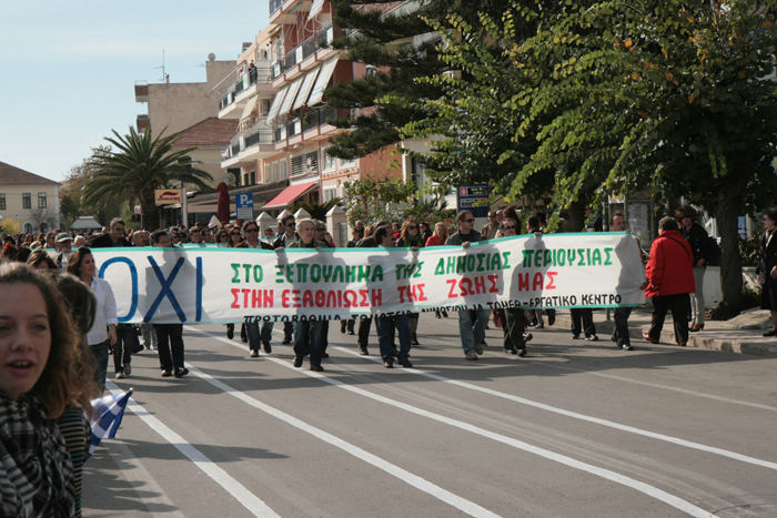 Vi oplevede Ochi (Nej) dagen i Preveza. Den 28. oktober, den dag hvor grækerne sagde nej til Mossolinis ultimatum 1944. Der var en anden demonstration, der blandede sig i festlighederne.  