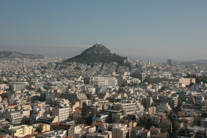 Udsigten oppe fra Akropolis ud over Athen var storslået. Vi var heldige med vejret, sol fra en skyfri himmel og forholdsvis klart. 