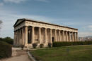I Ancient Agora området, det gamle Athens handelscentrum, ligger Hefaistostemplet, rejst for smedenes gud Hefaistos i 440 f. Kr. Altså ca. 2.500 år og stadig imponerende. 