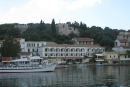 Højt oppe over havnen i Kassiopi ligger der en gammel borg (ved at blive restaureret for EU midler). Den måtte vi op og se.