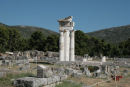 Apollo templet i Epidauros. Man har rekonstrueret det ene hjørne for at vise, hvor stort det oprindeligt har været.