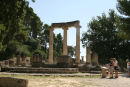 Ruinerne af Philippeion i Olympia. Bygningen er påbegyndt af Philip II, konge af Makedonien, efter slaget ved Chaironeia (338 BC) og bygget færdigt af hans søn Alexander den Store. 
