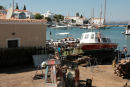 Den gamle havn i Spetses. Det var de utroligste steder, hvor der var ’banket’ en taverna op. Her har de indrettet en ude mellem skibsværfterne. 