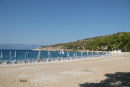 Der var ikke mange byer (samlinger af huse) på vor tur rundt på Spetses. En af byerne – Ag. Anargyri havde en flot strand med alt, hvad dertil hører.