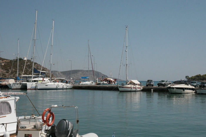Der var god plads, da vi anløb Ermioni; men inden aften var havnen fyldt godt op. Her havnen på nordsiden af byen.