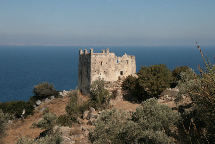 Rundt på Naxos er der bygget flere vagttårne, mens det var under Venetiansk styre. Her Agia’s Tower på nordspidsen af Naxos.