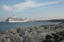 Ankerpladsen lige uden for Mandraki Marina på Rhodos, hvor vi blev henvist til, da alt var optaget inde i marinaen. Det blev en meget urolig nat. 