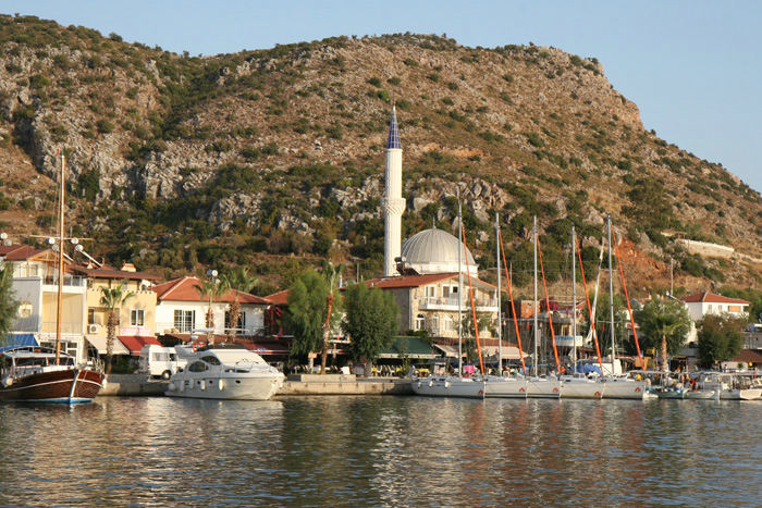 Bozburun, vor første havn i Tyrkiet. Vi havde hørt, at man kunne indklarere her; men myndighederne var gået hjem for i år, så vi måtte vente til Marmaris med at blive indklareret.