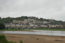Der ligger mange flotte byer og slotte langs Loire floden. Her byen Amboise med det store slot. 