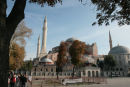 Hagia Sophia kirken i Istanbul, har været under forskellige herskere. Oprindelig bygget af kejser Justinian som kirke, siden konverteret til moske af osmannerne, og det præger byggestilen.