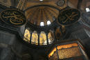 Lofterne/kuplerne i Hagia Sophia kirken i Istanbul, var oprindeligt dækket af 30 millioner mosaikstykker, de fleste af bladguld; men mange af dem er faldet ned.  