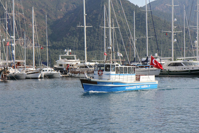 Den lille ’færge’, der sejler mellem Yacht Marina og Marmaris by, hvis der ikke var problemer med den. Den var meget ustabil, og vi måtte flere gange tage dolmusen ind til byen.