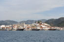 Den gamle bydel i Marmaris med den gamle borg set ude fra vandet. 