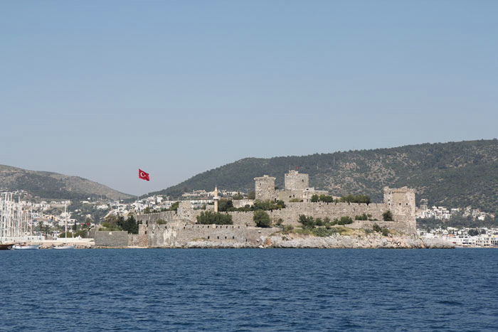 Den gamle Skt. Peter-borg ved indsejlingen til marinaen i Bodrum.