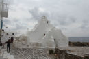 Panagia Paraportiani i Mykonos by, øens mest berømte kirke fra 1500-tallet. Den består af fem hvide kapeller flettet ind i hinanden. Vi kunne desværre ikke komme ind og se den.