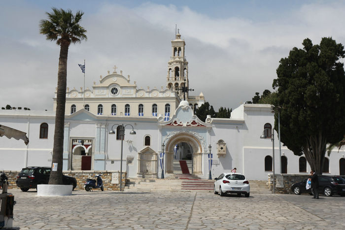 Tinos – Pilgrimsøen. Bebudelseskirken Panagia Evangelistria, som hvert år d. 15. august besøges af flere tusinde pilgrimme.