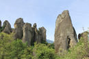 Fra Volos kørte vi ind i landet, ind til Meteora med de fantastiske bjergformationer. Vandet har gennem årtusinder skyllet alt det løse materiale væk, og tilbage står disse flotte søjler. 