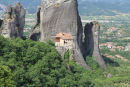 Nonneklosteret Roussanau i Meteora. Det er bygget oppe på en lille klippetop og var, da vi besøgte det, beboet af 16 nonner.