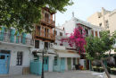 Skopelos by med de smalle og stejle stræder og overalt var der planter og blomster. Bougainvilleaen stod i fuldt flor, da vi besøgte byen.