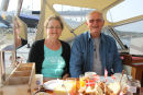 Vore gæster – Ulla og Svend Erik – havde bryllupsdag, mens de var ombord. Det blev fejret med flag m.m. fra morgenstunden.
