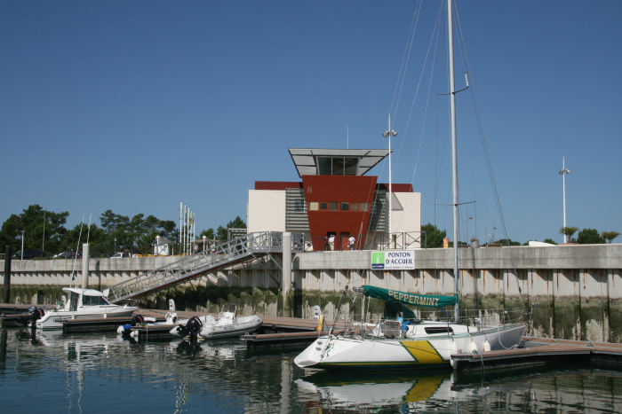 Port Medoc, en forholdsvis ny marina, der er bygget på sydsiden af floden Gironde. Flot havnekontor, men havnen var halvtom.