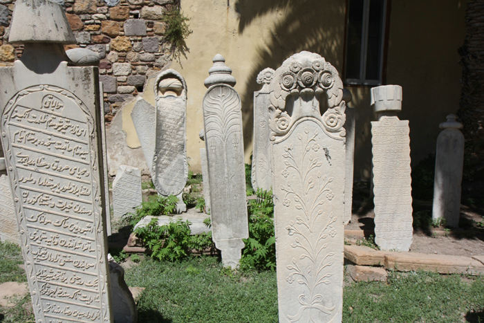 Den muslimske kirkegård inden for murene i Kastro på Chios. Her ligger Admiral Kara Ali begravet; han var ansvarlig for massakren på chioterne i 1822, men blev dræbt lige uden for havnen i 1822. 