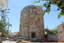 Et af de gamle tårne i Kastro på Chios. Tårnet er bygget af genbrugsmaterialer.