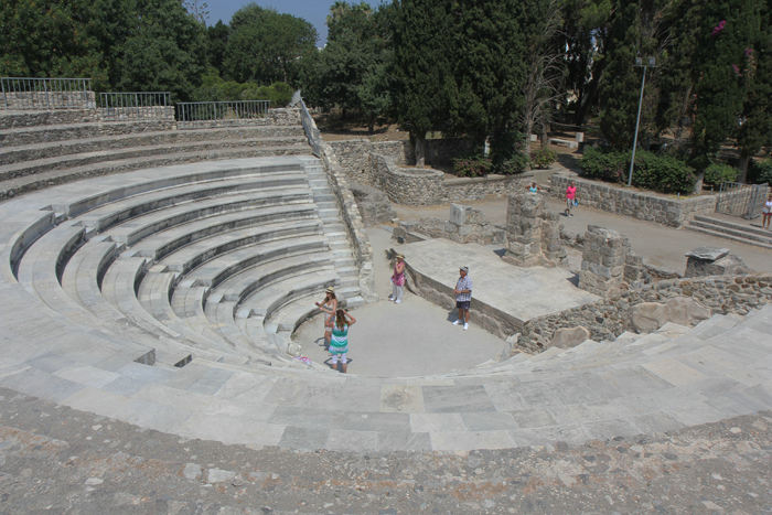 Odeon – et romersk amfiteater i Kos By. Teateret bliver stadig brugt til koncerter m.m. 