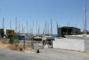 Yat Lift værftet, der ligger lidt øst for Bodrum. Værftet har ingen marina; man sejler direkte ind i traveliften og bliver løftet på land. 