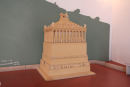 En model af kong Mausolos’ mausoleum i Halikarnassos, som Bodrum hed. Mausolos (377-353 f.Kr.) opførte en hel by, og efter hans død fik hans søster bygget det enorme mausoleum over ham.