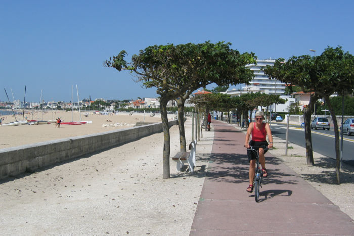Fra Royan cyklede vi ud langs kysten for at besøge grotterne ved Meschers-sur-Gironde. Der var flotte cykelstier hele vejen.